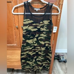 Super cute cano dress from Charlotte Rouse with mess back!! Size Medium w/tags!